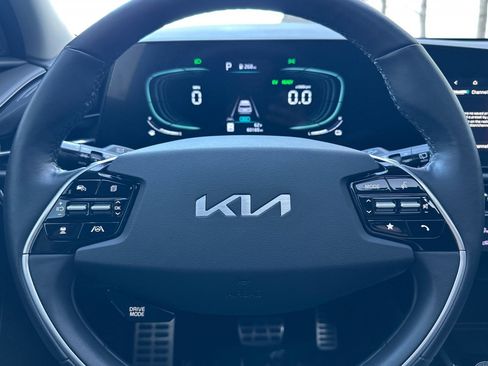 Used 2023 Kia Niro SX Touring image 21