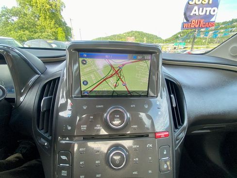 Used 2011 Chevrolet Volt Premium w/ Premium Trim Package FWD image 18