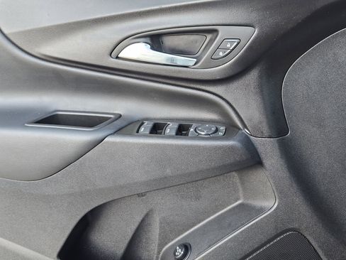 Used 2023 Chevrolet Equinox LT image 28