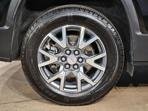 Used 2023 GMC Acadia SLT FWD image 17