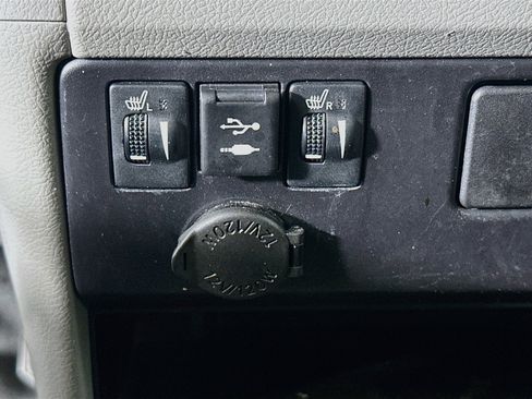 Used 2020 Toyota Sienna XLE w/ XLE Navigation Package FWD image 25