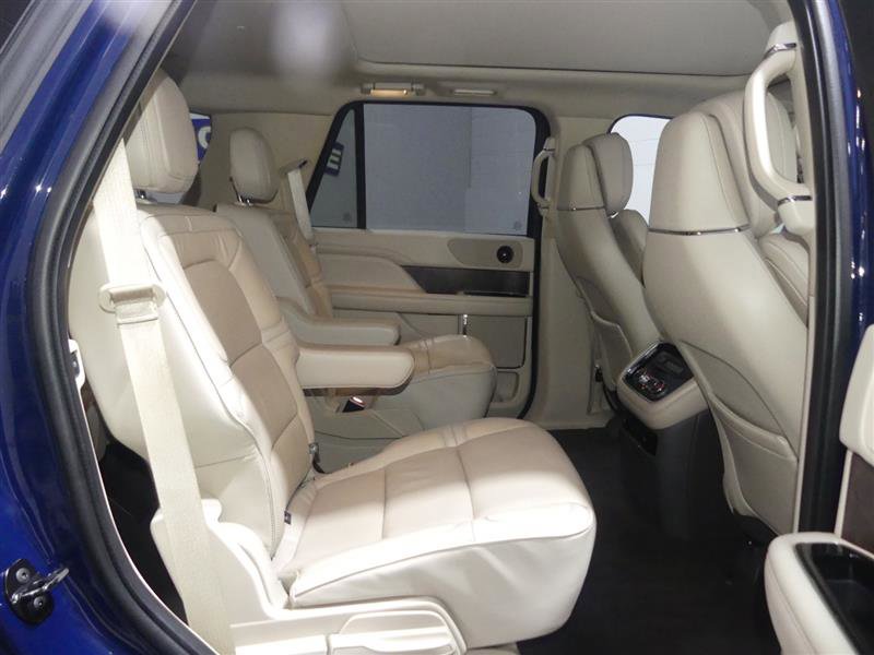 Used 2018 Lincoln Navigator Reserve w/ Technology Package AWD/4WD image 27