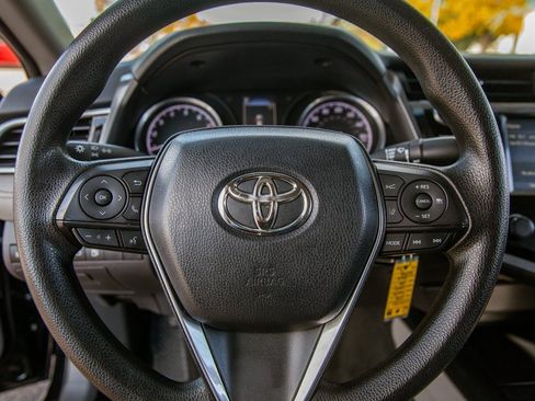 Used 2018 Toyota Camry LE image 16