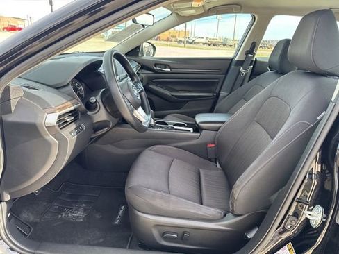 Used 2024 Nissan Altima 2.5 SV image 2