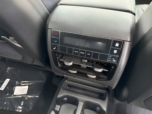 New 2025 Jeep Grand Cherokee L Limited w/ Luxury Tech Group II image 19