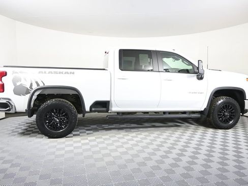 Used 2024 Chevrolet Silverado 3500 LT image 8