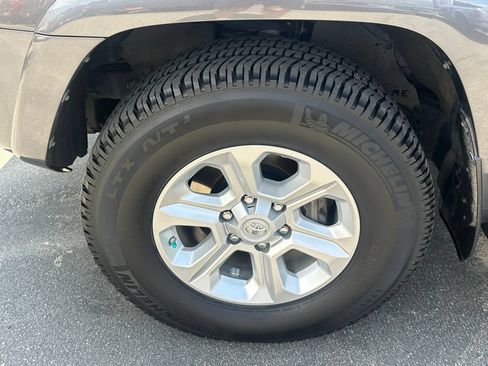 Used 2017 Toyota 4Runner SR5 AWD/4WD image 14