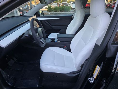 Used 2023 Tesla Model Y Long Range image 15