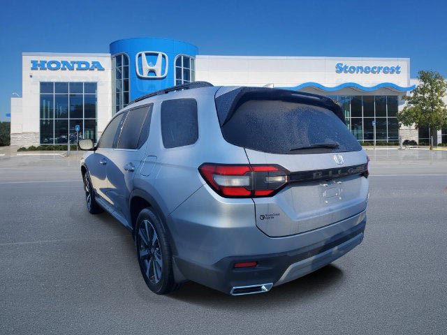 Used 2025 Honda Pilot Touring image 4