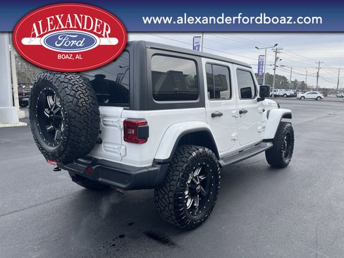 Used 2019 Jeep Wrangler Unlimited Sahara w/ Safety Group image 4