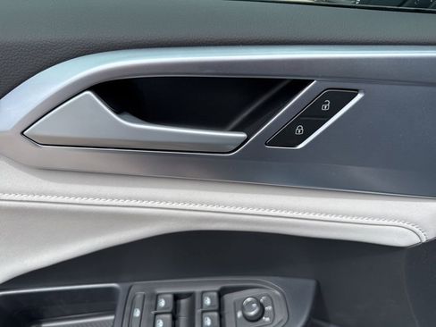 New 2026 Volkswagen Taos SE FWD image 19