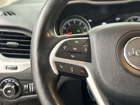 Used 2015 Jeep Cherokee Limited w/ Luxury Group AWD/4WD image 17