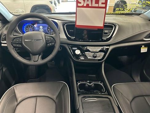 New 2026 Chrysler Pacifica Limited w/ S Appearance Package image 3