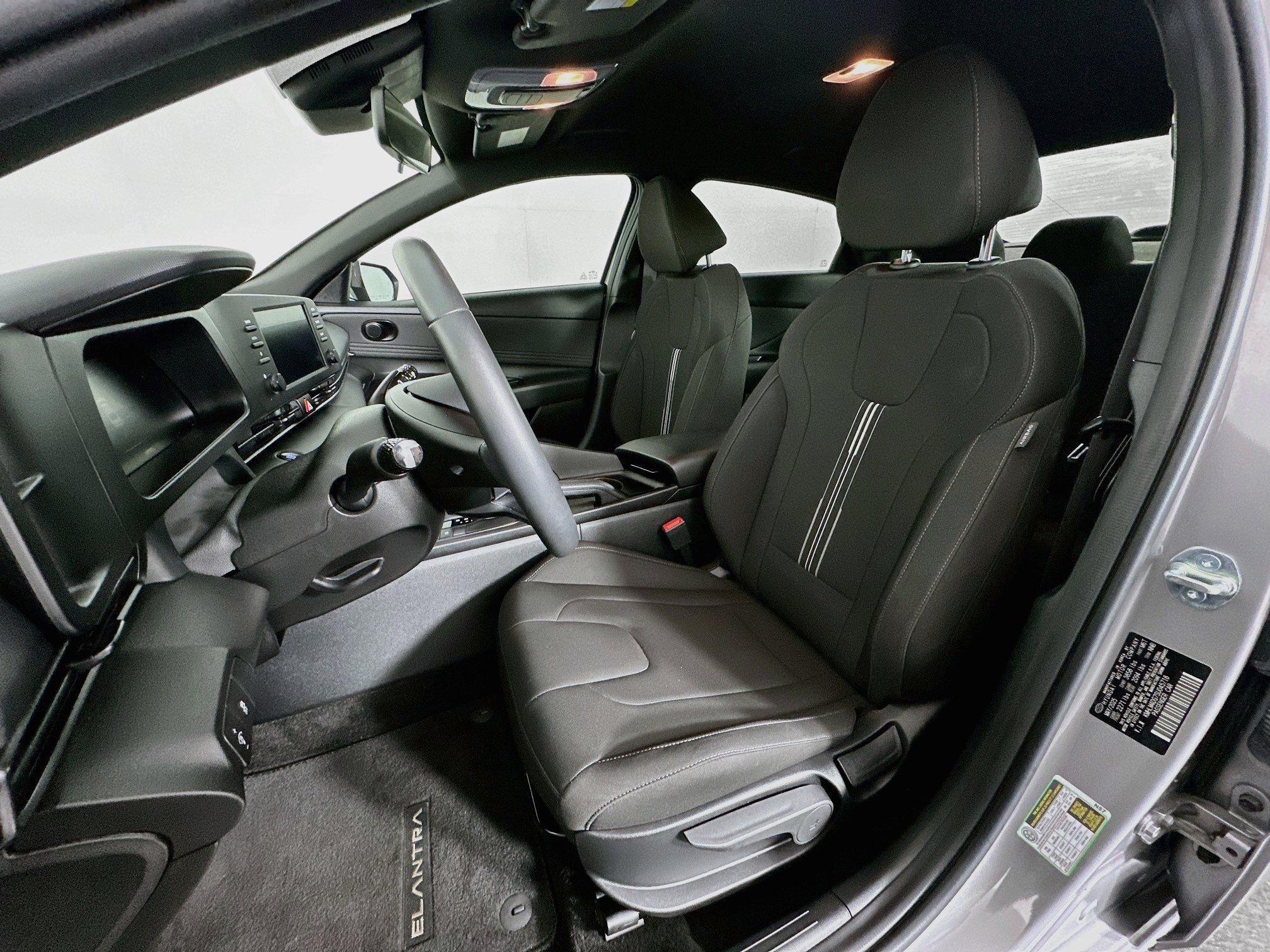 Used 2025 Hyundai Elantra Sport FWD image 13
