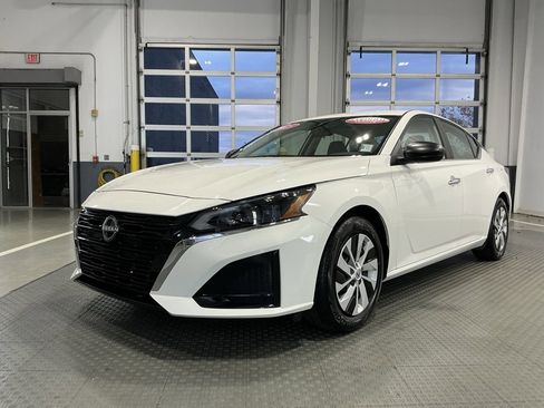 Used 2025 Nissan Altima 2.5 S image 2