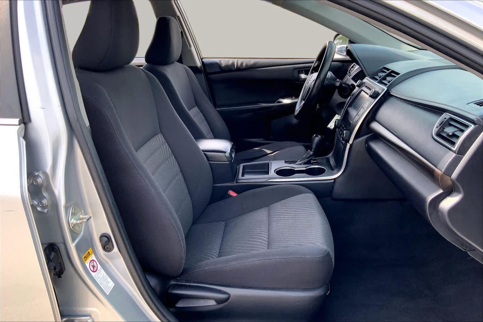 Used 2015 Toyota Camry LE FWD image 9