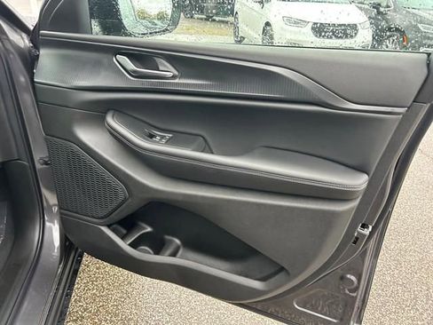 New 2025 Jeep Grand Cherokee Altitude image 30