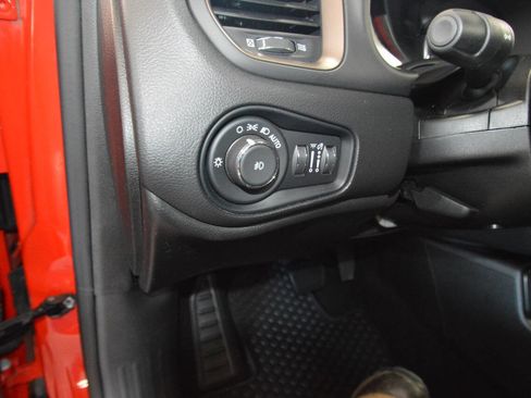Used 2023 Jeep Renegade Latitude AWD/4WD image 30