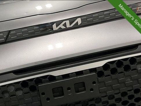 Used 2025 Kia Soul LX w/ LX Technology Package FWD image 32