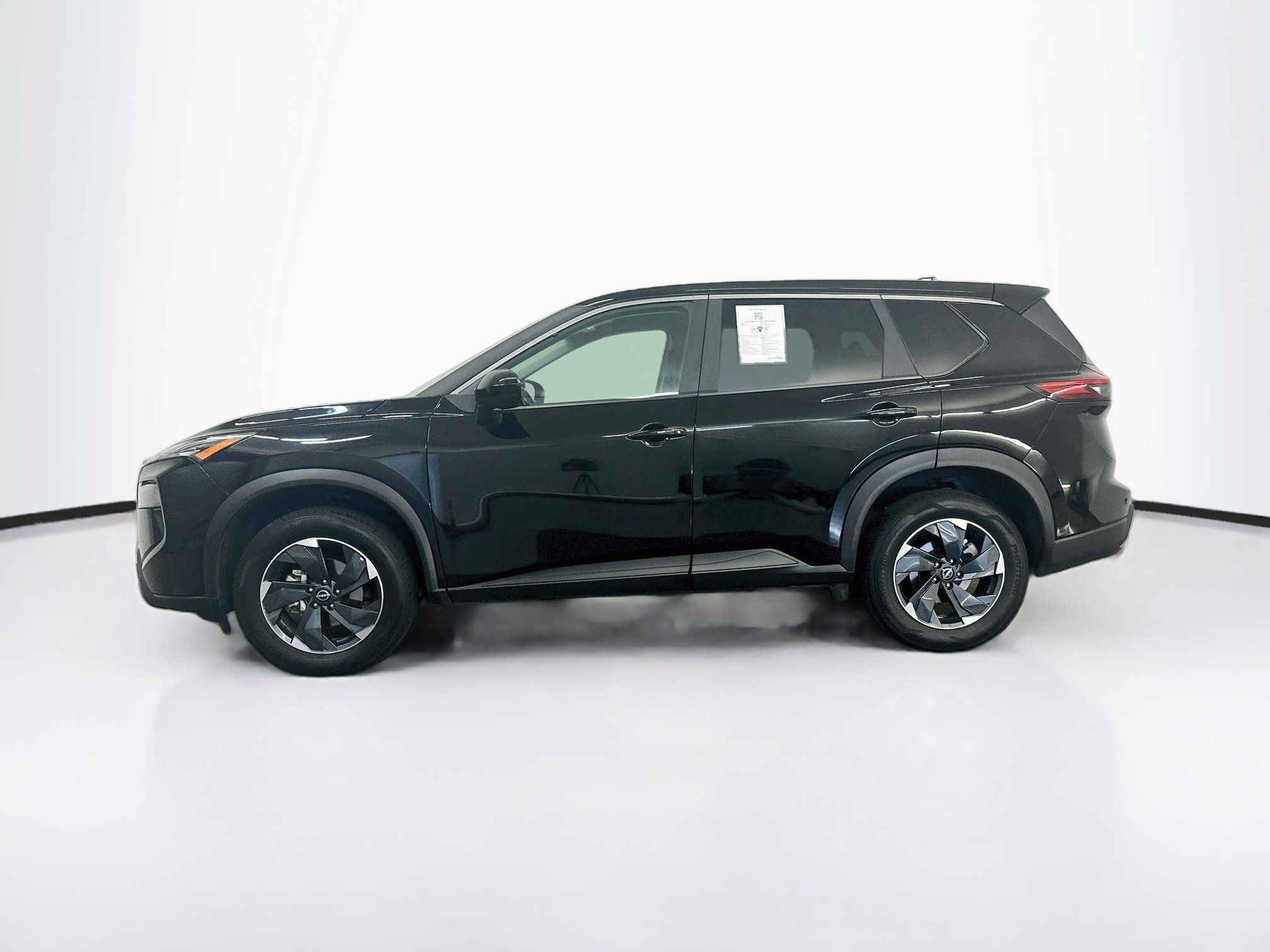 Used 2025 Nissan Rogue SV AWD/4WD image 4