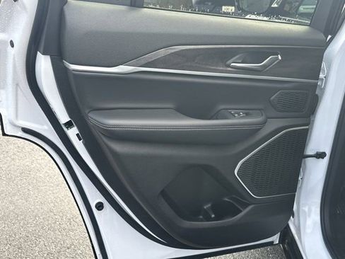 New 2026 Jeep Grand Cherokee Limited w/ Limited Altitude Package image 21