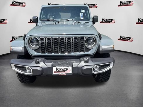Used 2025 Jeep Gladiator Sport AWD/4WD image 2