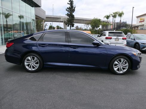 Used 2018 Honda Accord LX image 2