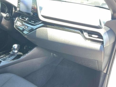 Used 2019 Toyota C-HR XLE FWD image 31