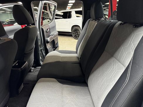 Used 2020 Toyota Tacoma TRD Sport w/ Technology Package image 41