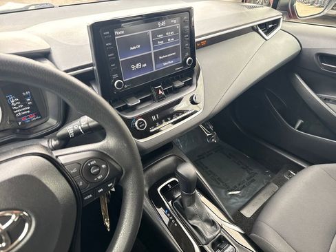 Used 2022 Toyota Corolla LE image 20
