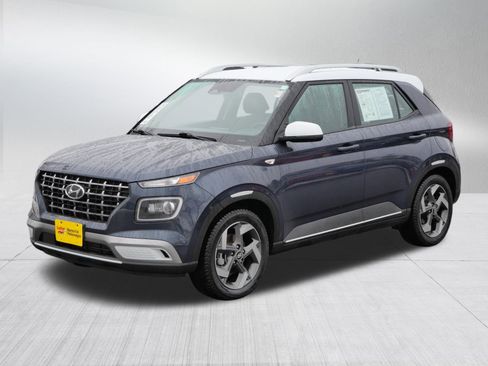 Used 2023 Hyundai Venue Limited w/ Cargo Package image 3