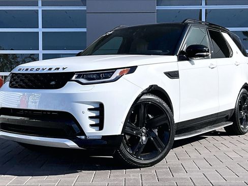 Used 2025 Land Rover Discovery Dynamic SE image 1