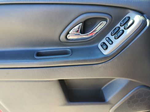 Used 2006 MAZDA Tribute s w/ Package 2 image 14