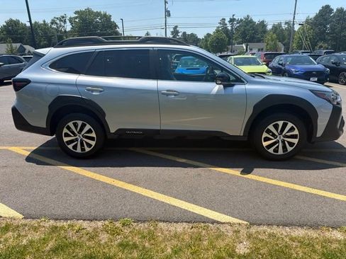 Used 2025 Subaru Outback Premium AWD/4WD image 4
