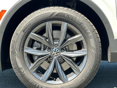 Used 2022 Volkswagen Tiguan SE FWD image 27