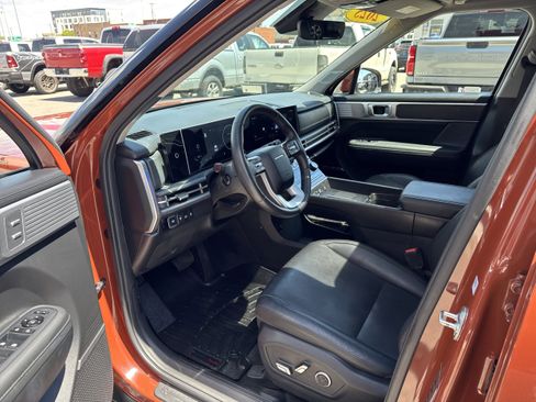 Used 2025 Hyundai Santa Fe Limited AWD/4WD image 2