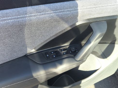 Used 2025 Volkswagen Tiguan S image 13