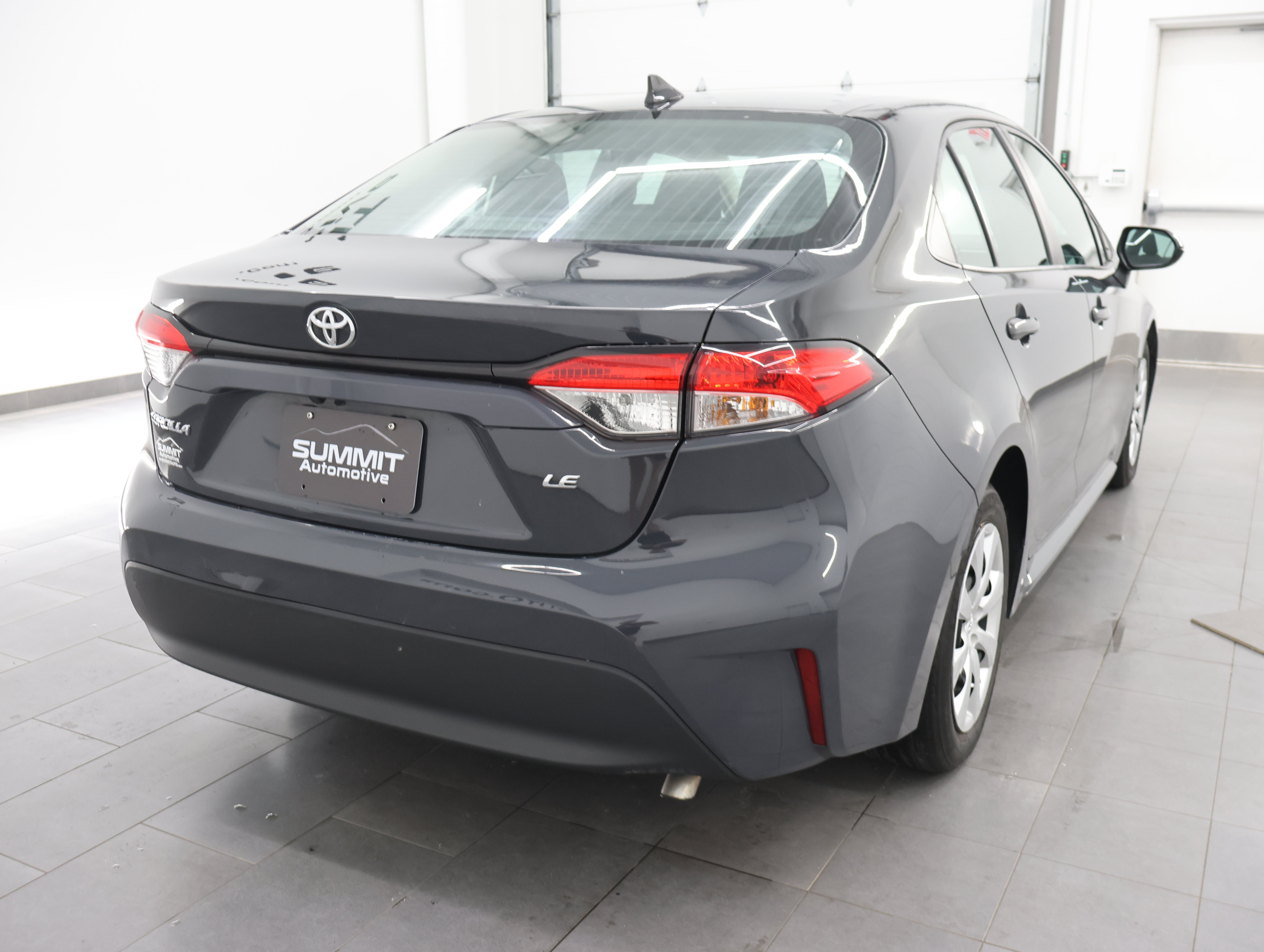 Used 2024 Toyota Corolla LE FWD image 4