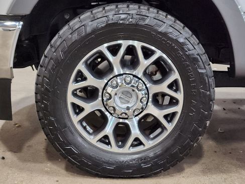 Used 2021 Ford F250 Lariat w/ Lariat Value Package image 28