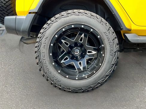 Used 2021 Jeep Wrangler Unlimited Sahara image 28