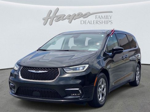 Used 2024 Chrysler Pacifica Limited FWD image 11