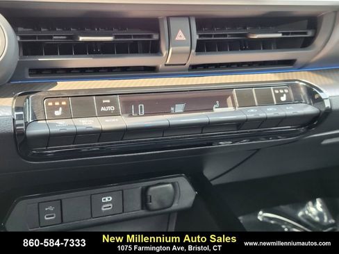 Used 2024 Toyota Prius XLE image 23