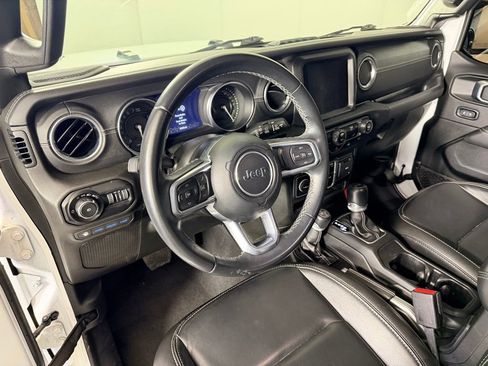 Used 2021 Jeep Wrangler Unlimited Sahara AWD/4WD image 35