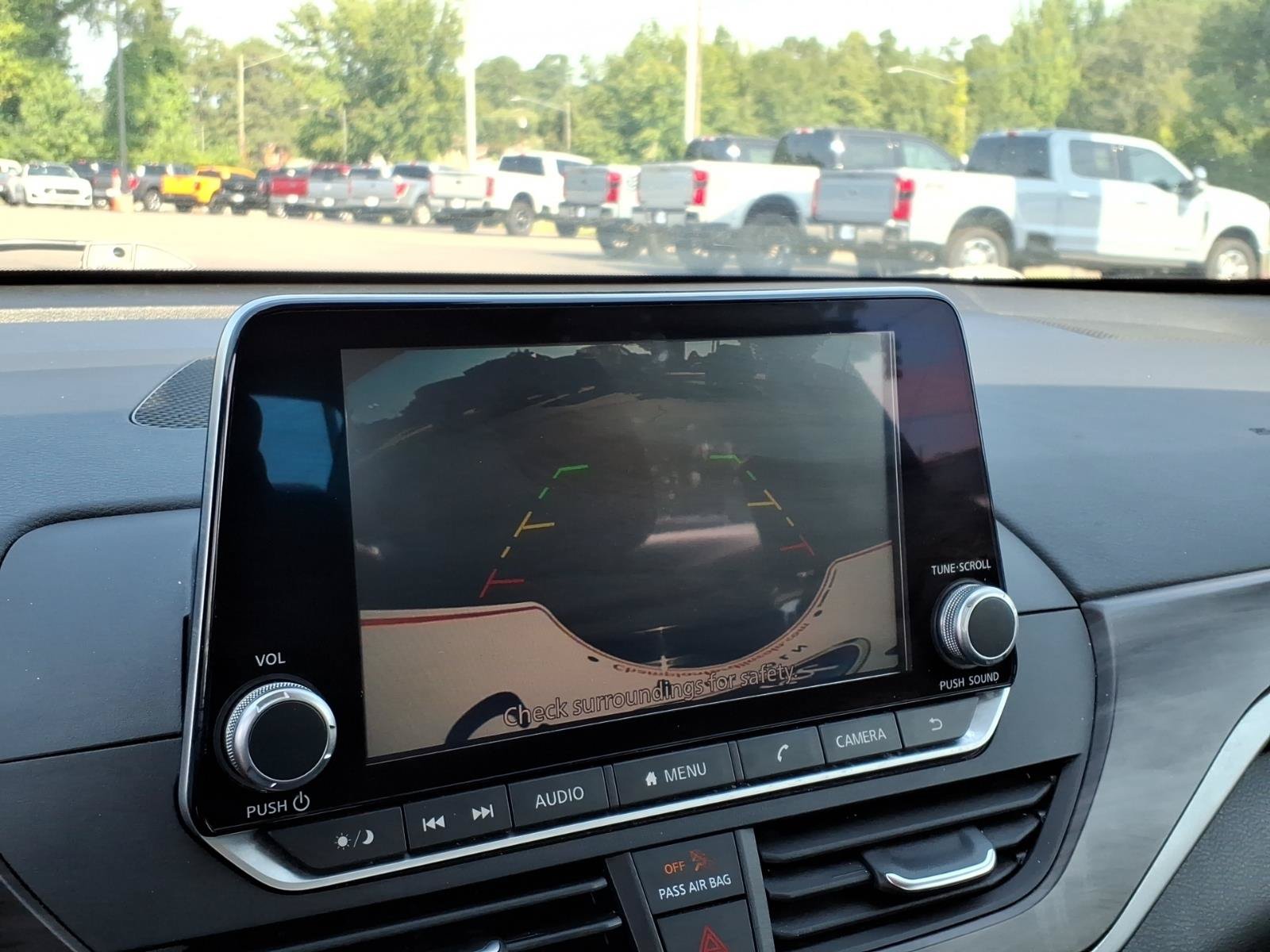 Used 2024 Nissan Altima 2.5 SV FWD image 9