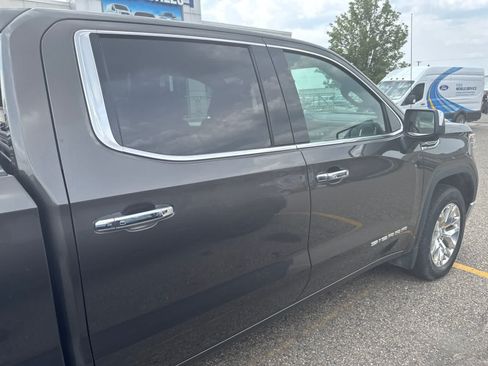 Used 2019 GMC Sierra 1500 SLT w/ SLT Convenience Package AWD/4WD image 11