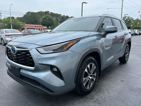 Used 2023 Toyota Highlander XLE AWD/4WD image 4