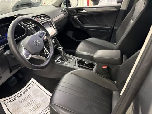 Used 2024 Volkswagen Tiguan SE w/ Panoramic Sunroof Package FWD image 15