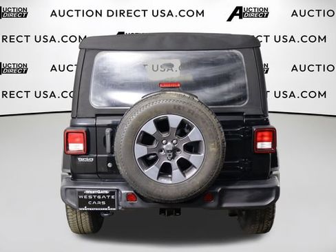 Used 2018 Jeep Wrangler Unlimited Sahara AWD/4WD image 3