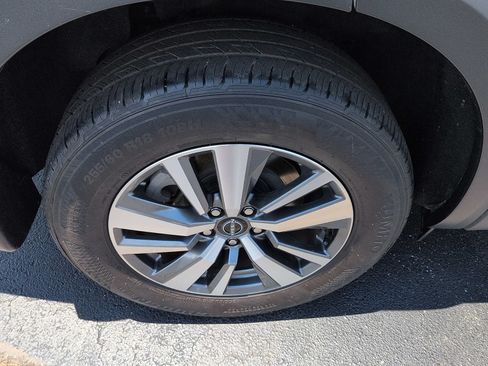 Used 2025 Nissan Pathfinder SL AWD/4WD image 9