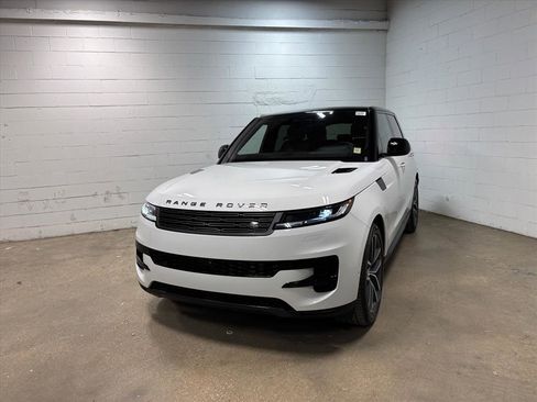 Used 2023 Land Rover Range Rover Sport SE image 2